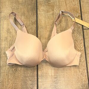 SKIMS ultra soft bra BNWT sz 34A